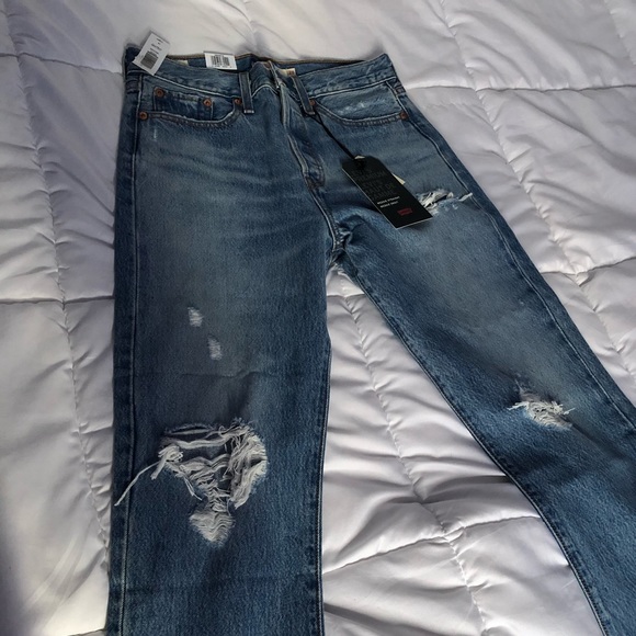 Levi wedgie jeans size 28 - Picture 3 of 5